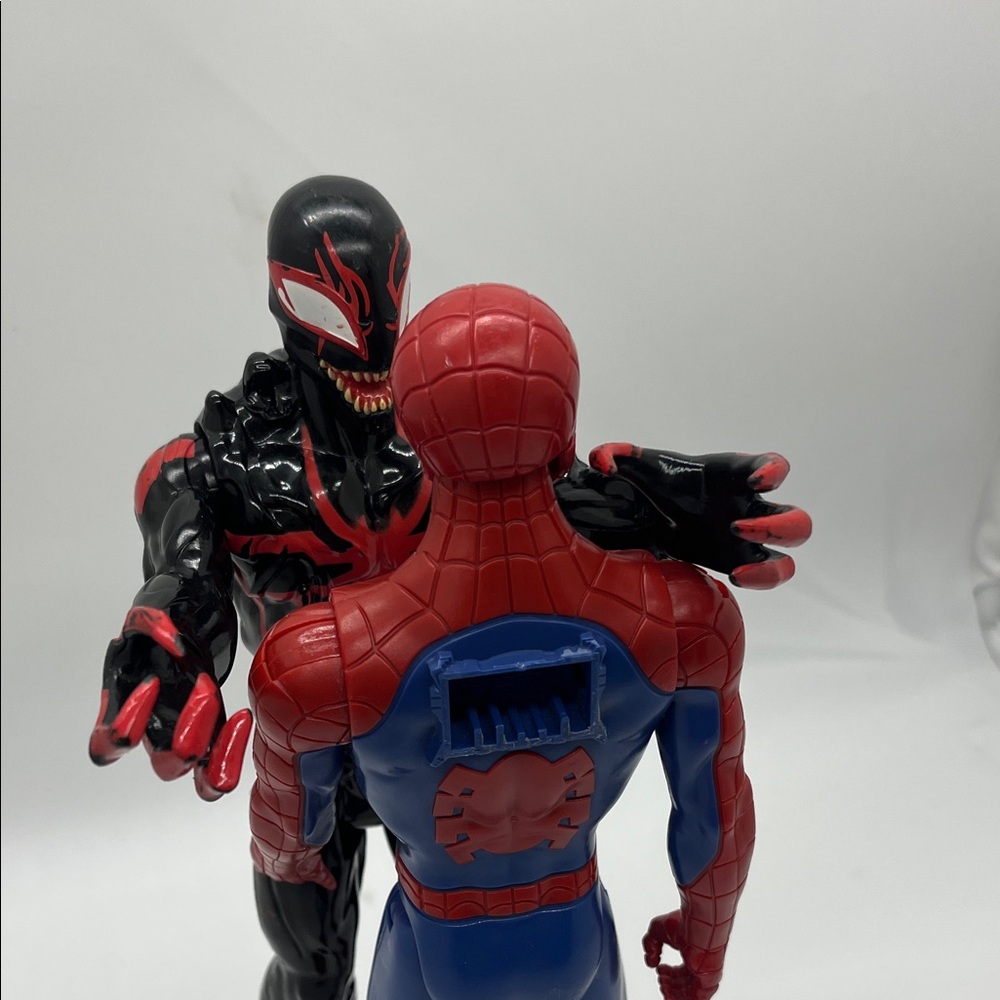 Spider-Man and Venom Action Figure Set - Picture 10 of 11